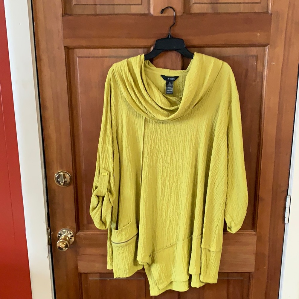 NWOT.  ALI MILES 2X Lime-Green Cow Neck TOP.